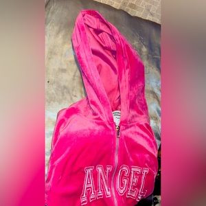 this “ANGEL” is a sight for sore eyes!